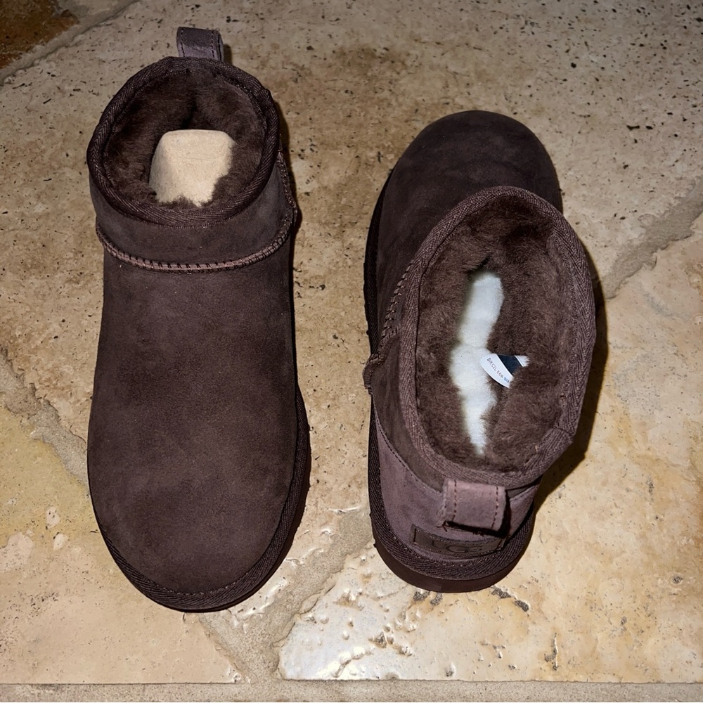BRAND NEW! Classic Ultra Mini UGG - Size 8